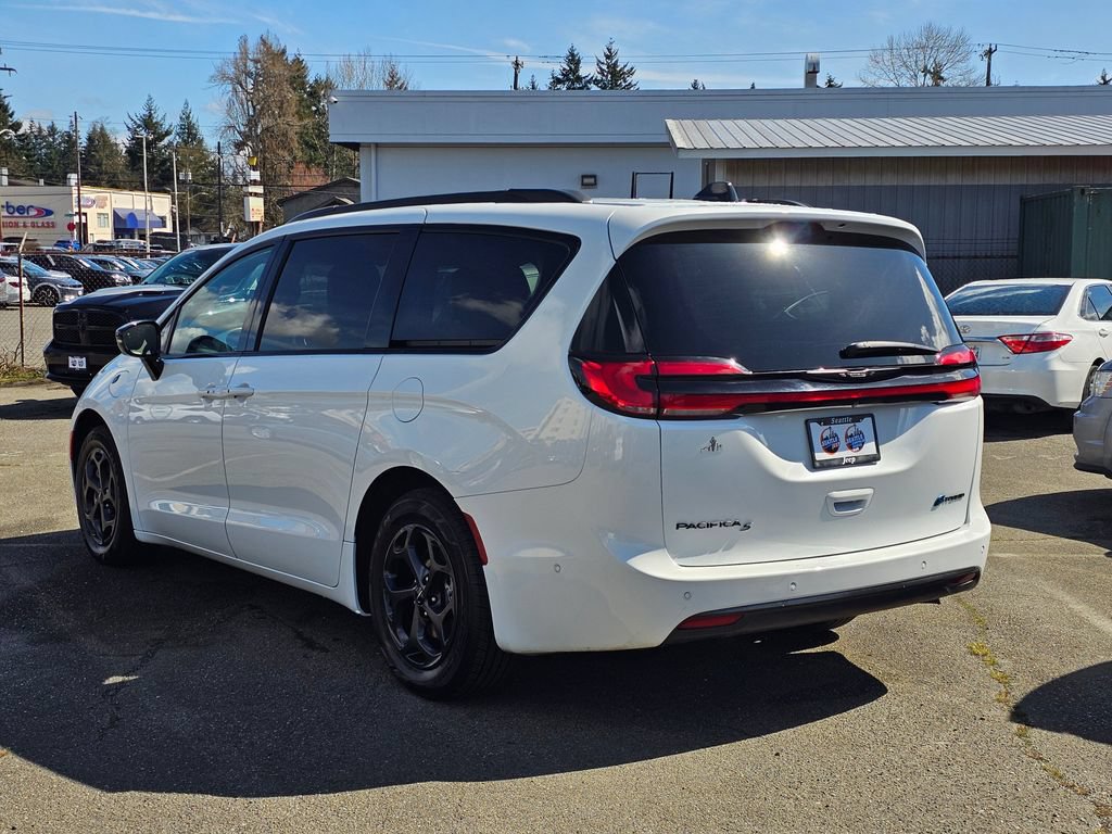 Used 2023 Chrysler Pacifica Limited w/ S Appearance Package FWD image 6