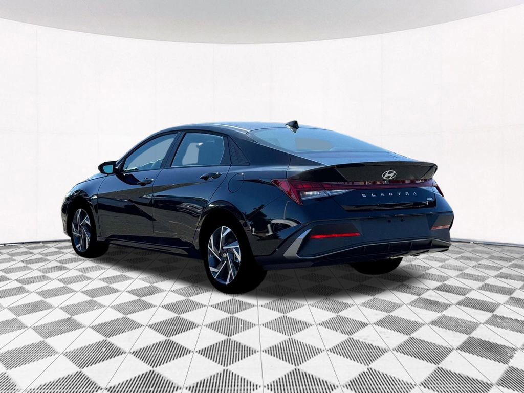 New 2025 Hyundai Elantra SEL image 8