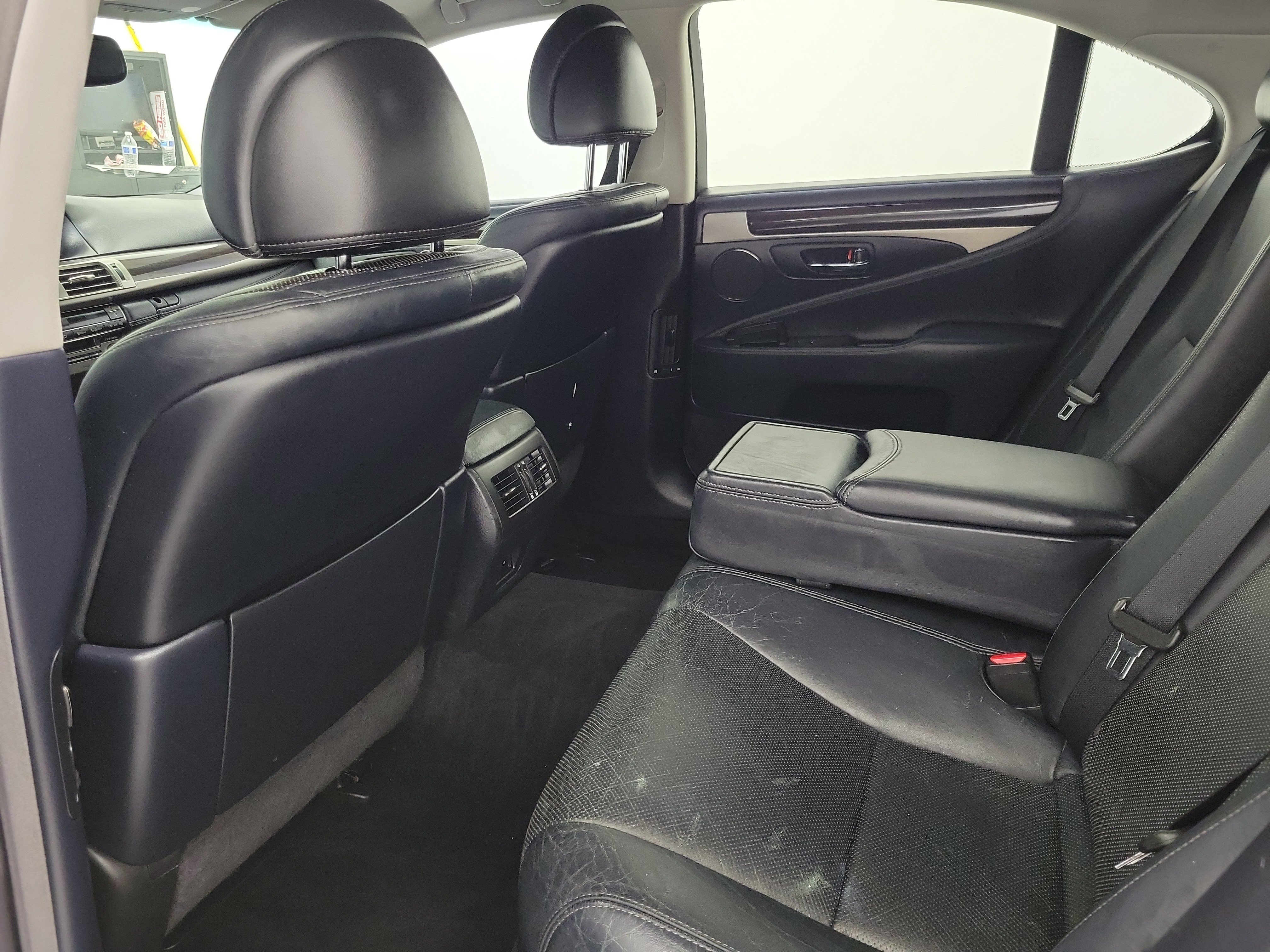 Used 2013 Lexus LS 460 w/ Comfort Pkg RWD image 9