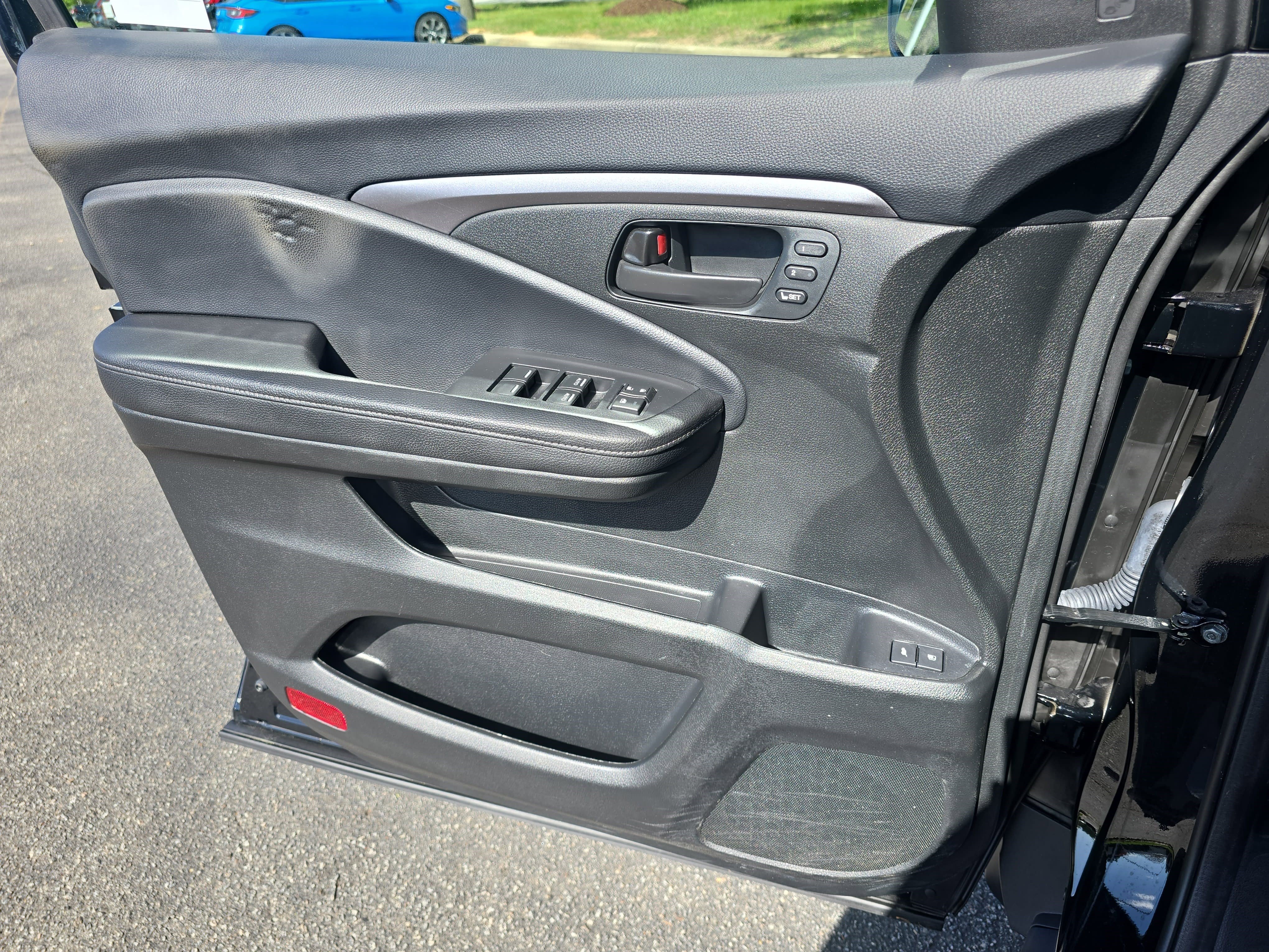Used 2024 Honda Passport EX-L image 28