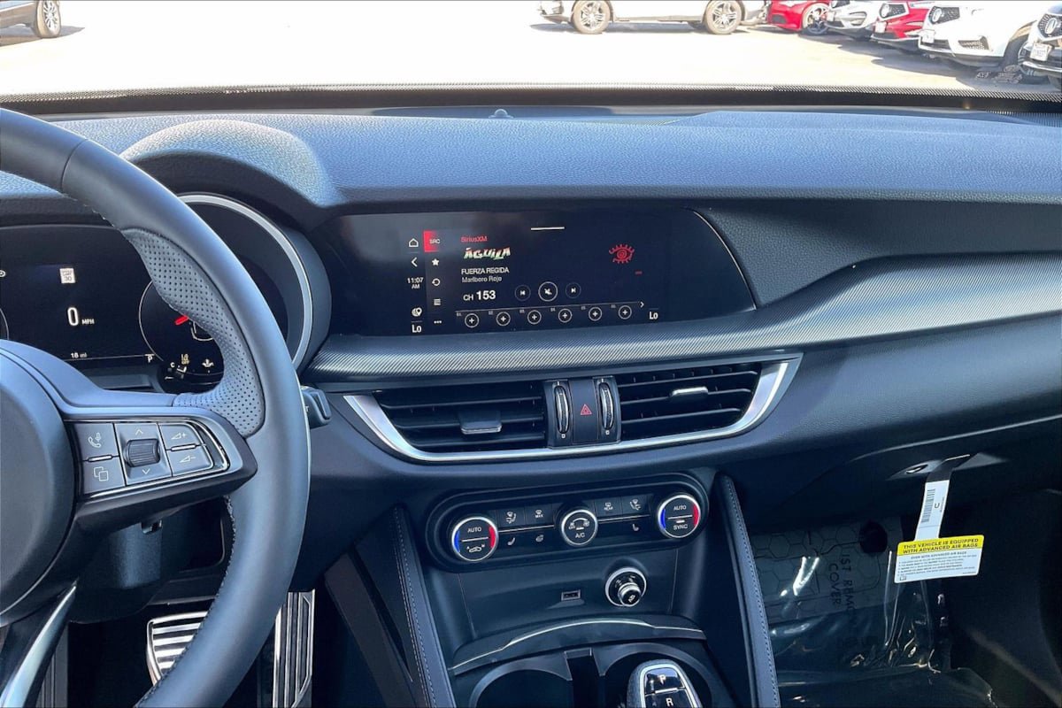 New 2025 Alfa Romeo Stelvio Sprint w/ Convenience Package image 7