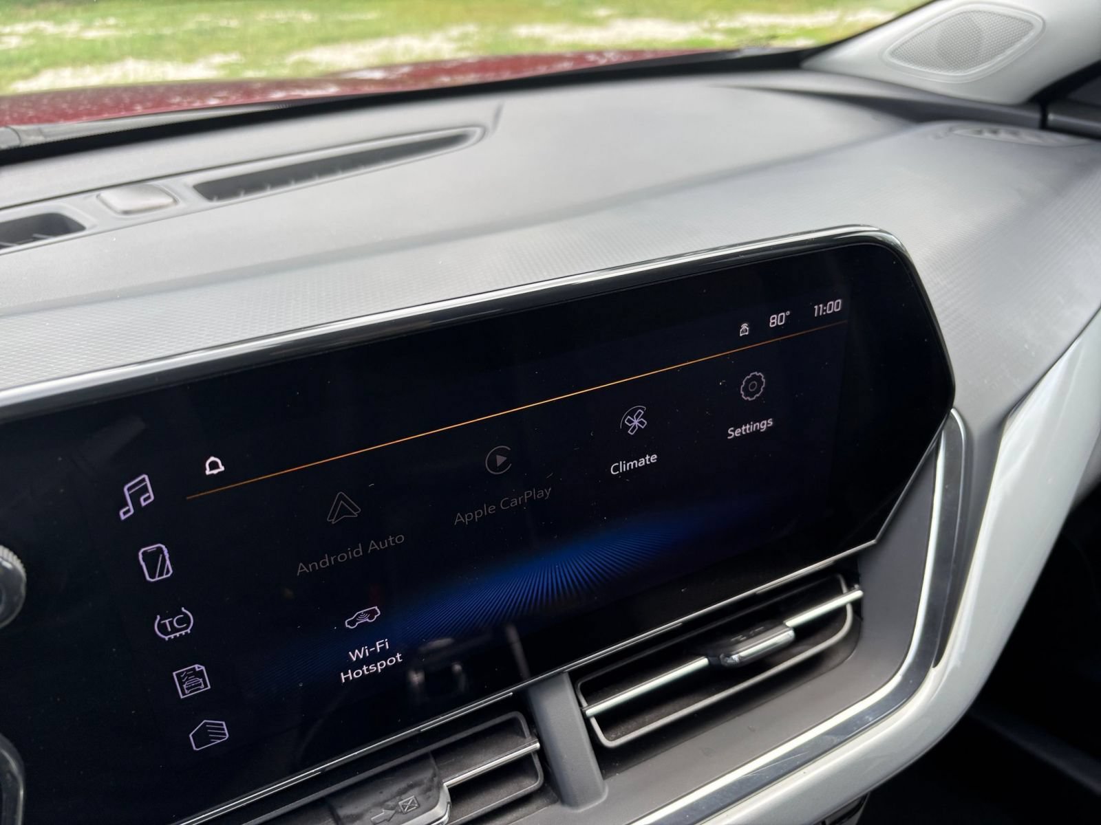 Used 2025 Chevrolet Trax LT FWD image 19