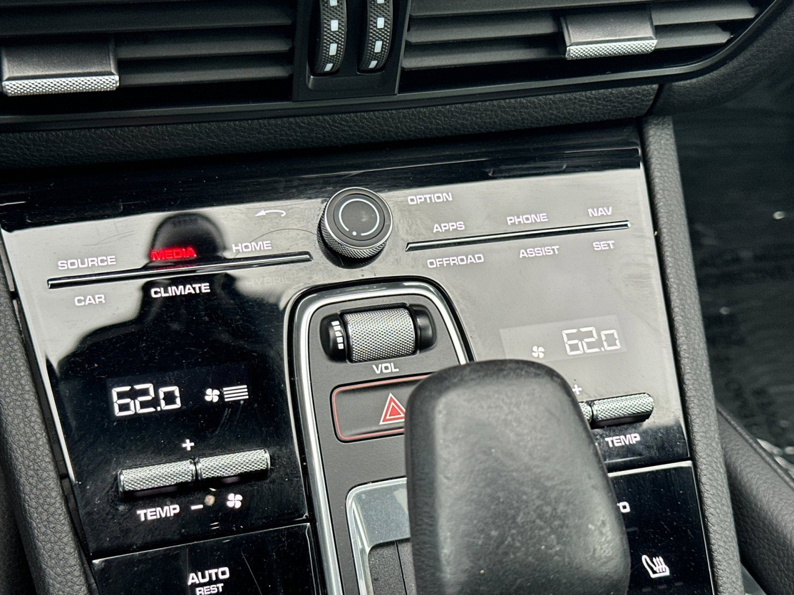 Used 2023 Porsche Cayenne Platinum Edition image 21