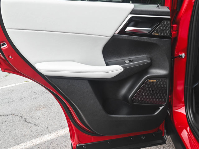 New 2025 Mitsubishi Outlander SE image 10