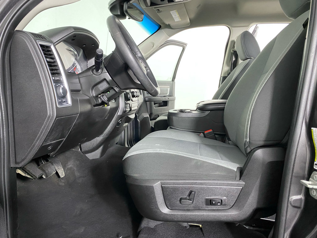Used 2023 RAM 1500 Classic SLT AWD/4WD image 11