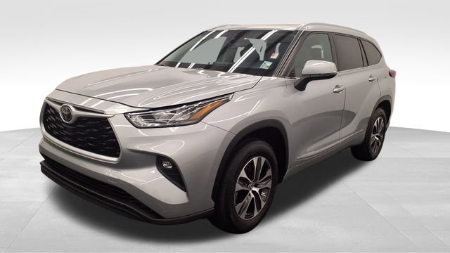 Used 2020 Toyota Highlander XLE image 3