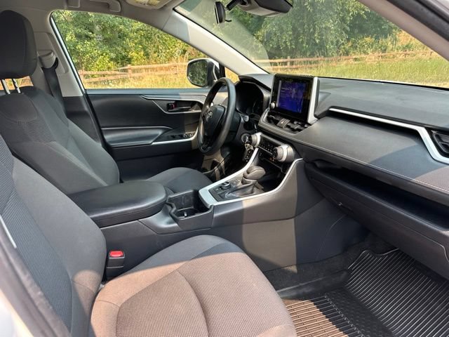 Used 2023 Toyota RAV4 LE AWD/4WD image 29