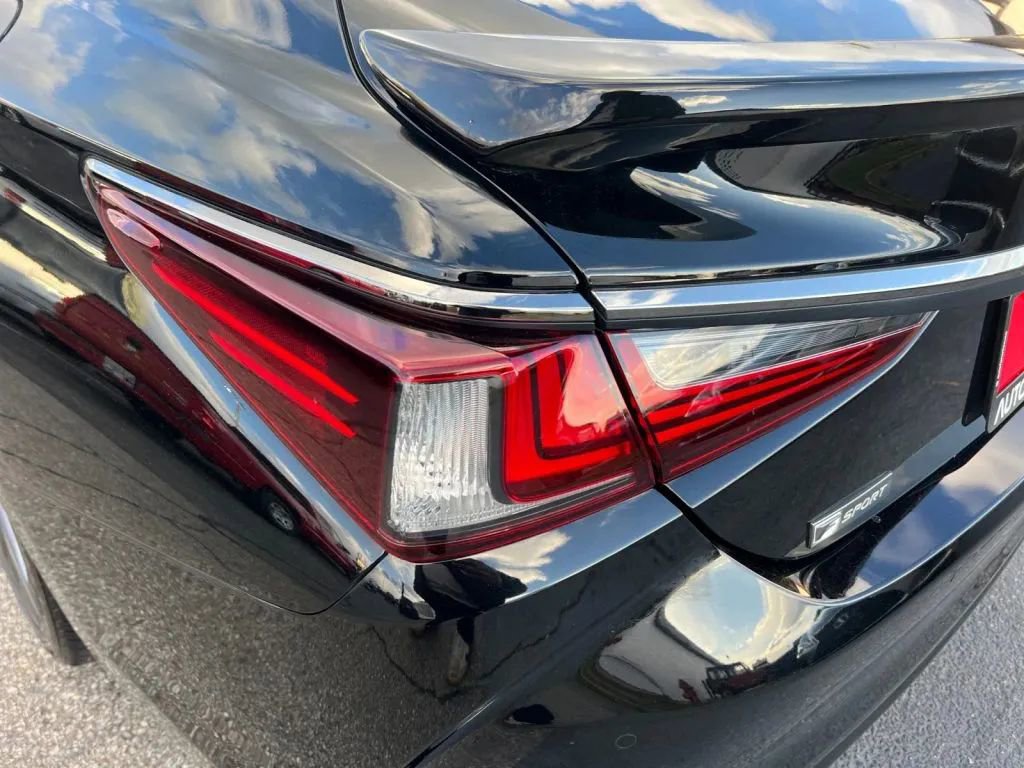 Used 2019 Lexus ES 350 F Sport w/ Accessory Package image 38