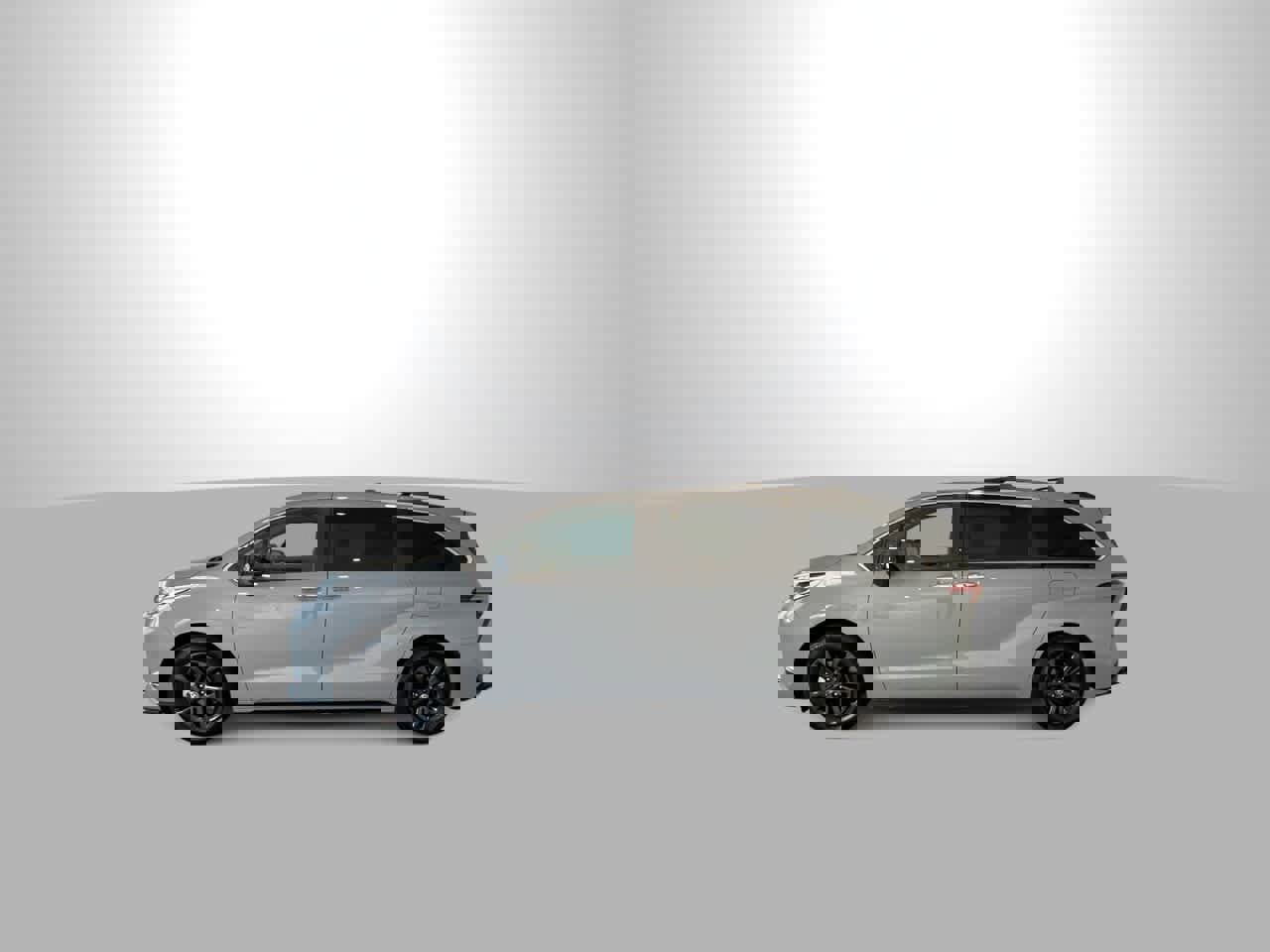 Used 2024 Toyota Sienna XSE w/ XSE Plus Package image 5