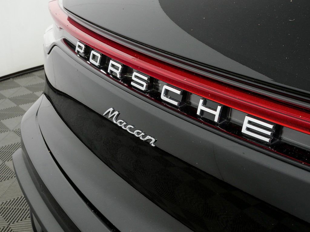 Certified 2025 Porsche Macan image 38