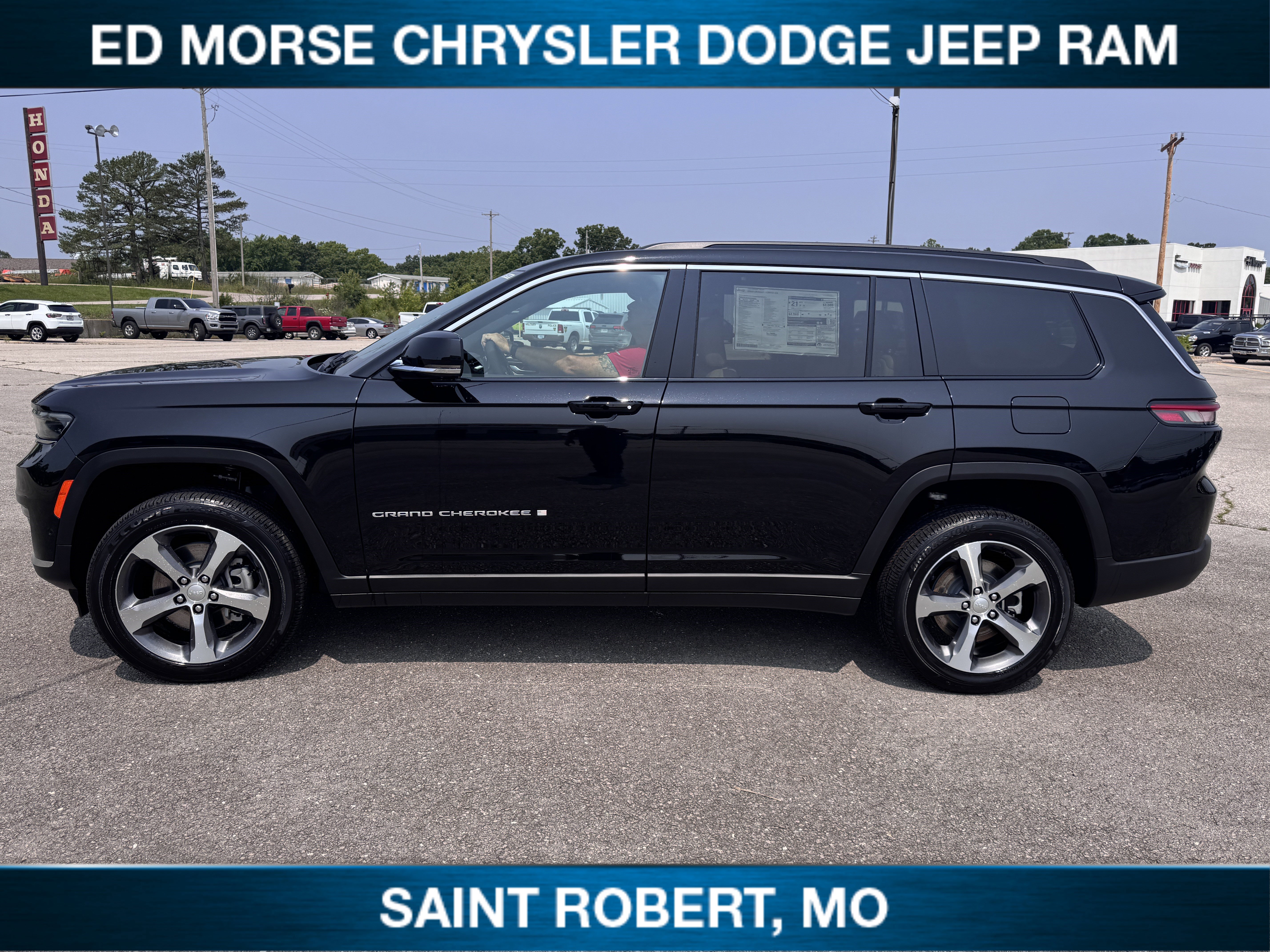 New 2025 Jeep Grand Cherokee L Limited w/ Luxury Tech Group II image 8