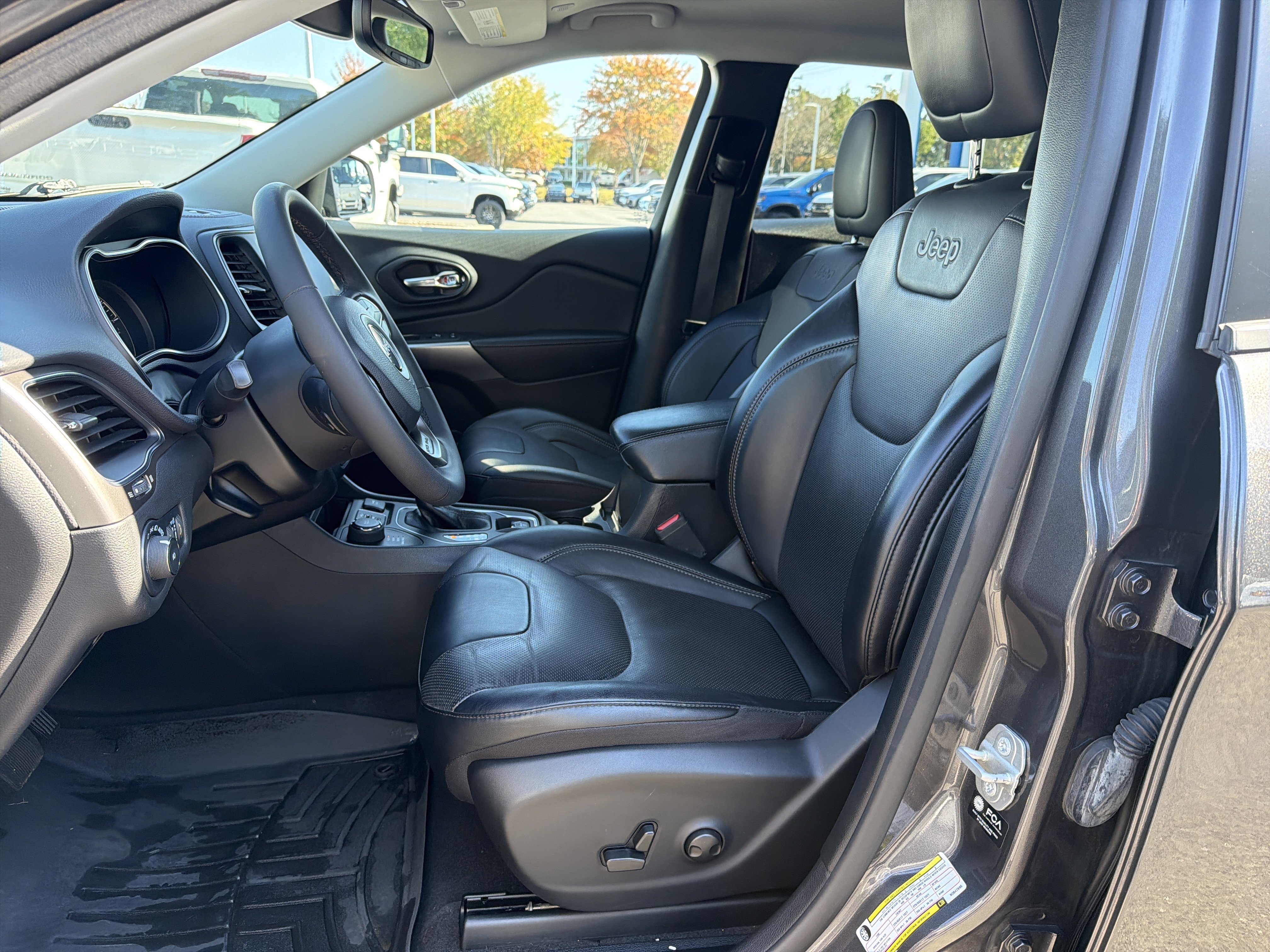 Used 2022 Jeep Cherokee Latitude Lux AWD/4WD image 16