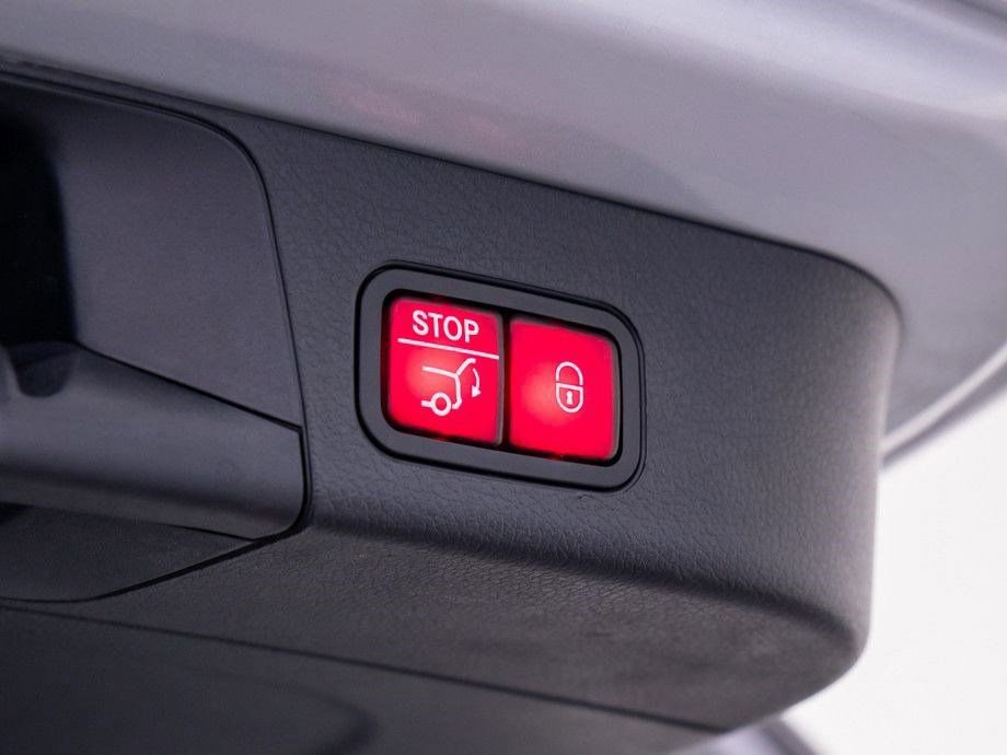 Used 2021 Mercedes-Benz GLB 250 4MATIC w/ Premium Package image 34