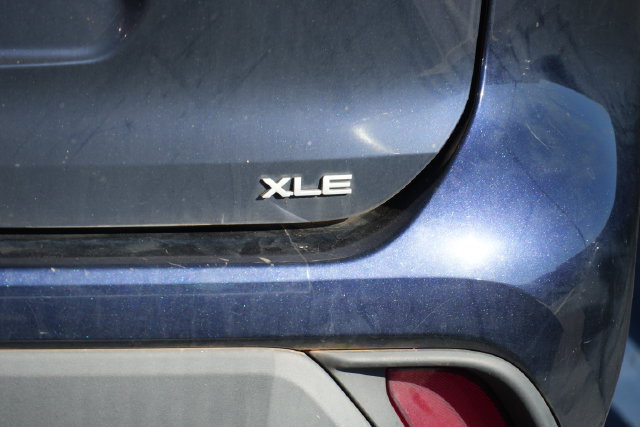 Used 2023 Toyota Highlander XLE FWD image 12