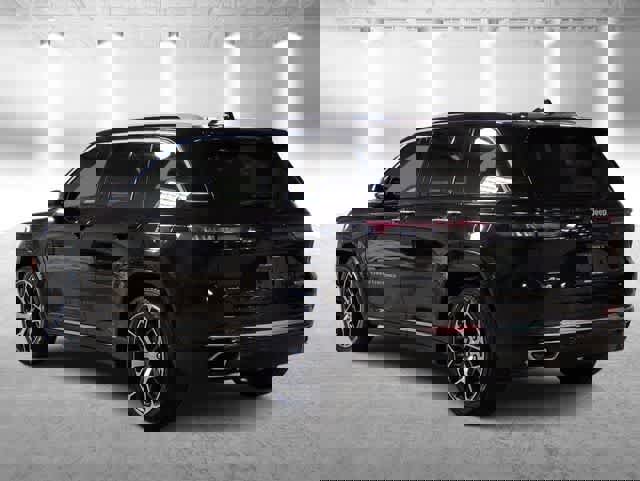 Used 2023 Jeep Grand Cherokee Summit image 6