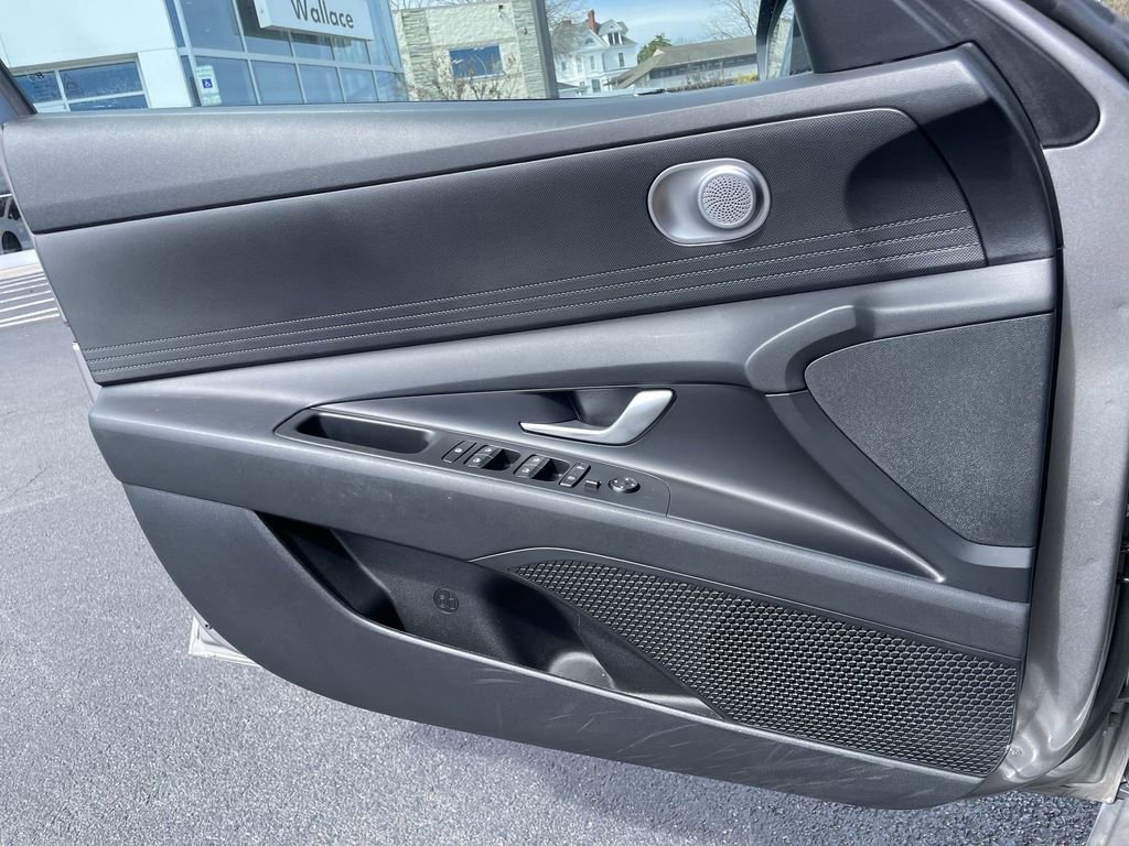 Used 2023 Hyundai Elantra SEL image 18