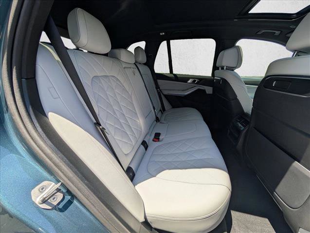 Used 2024 BMW X5 xDrive50e w/ Parking Assistance Package AWD/4WD image 17