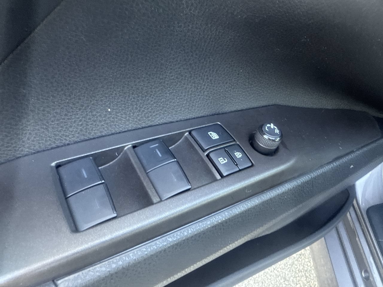 Used 2022 Toyota Camry LE w/ Audio Upgrade Package FWD image 3