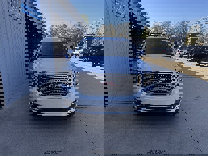Used 2017 GMC Yukon XL Denali image 16