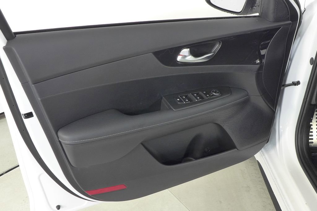 Used 2024 Kia Forte GT-Line image 11