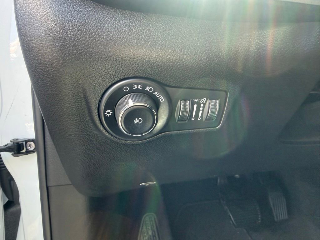 Used 2022 Jeep Compass Limited w/ Sun and Sound Group AWD/4WD image 16