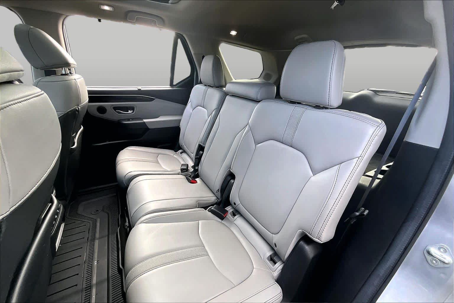 Used 2024 Honda Pilot Touring image 20
