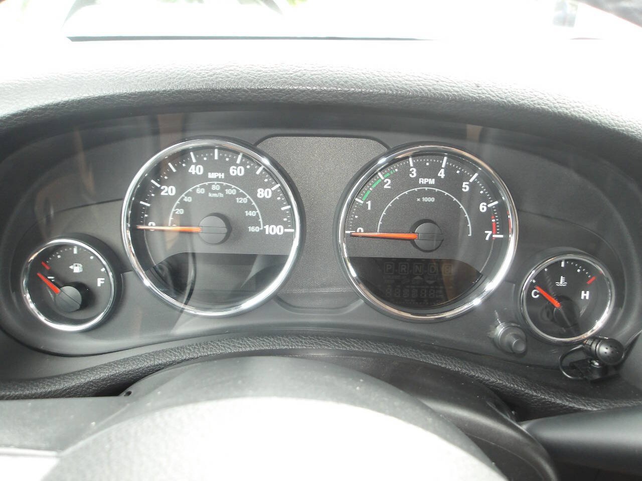 Used 2015 Jeep Wrangler Unlimited Sahara w/ Connectivity Group AWD/4WD image 12