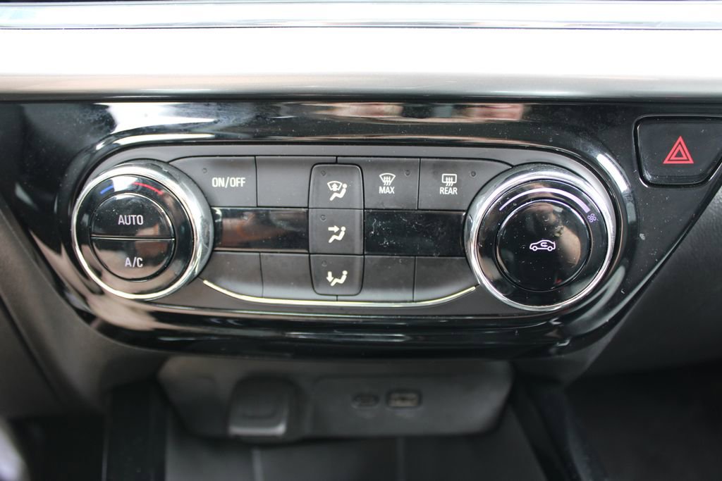 Used 2025 Chevrolet Trax LT image 42