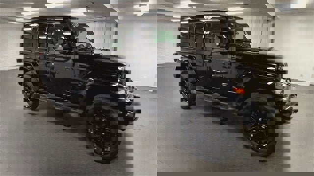 Used 2023 Jeep Wrangler Unlimited Sahara image 2