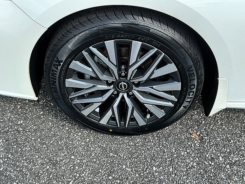 Certified 2024 Nissan Altima 2.5 SV FWD image 7