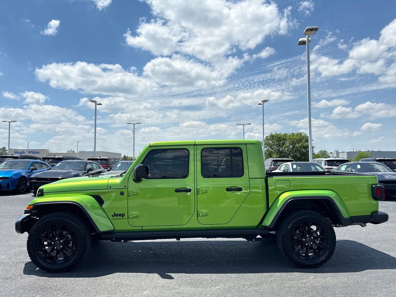 Used 2025 Jeep Gladiator Sport AWD/4WD image 6