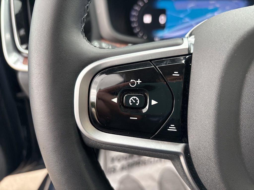 Certified 2025 Volvo V60 B5 Cross Country Plus AWD/4WD image 21