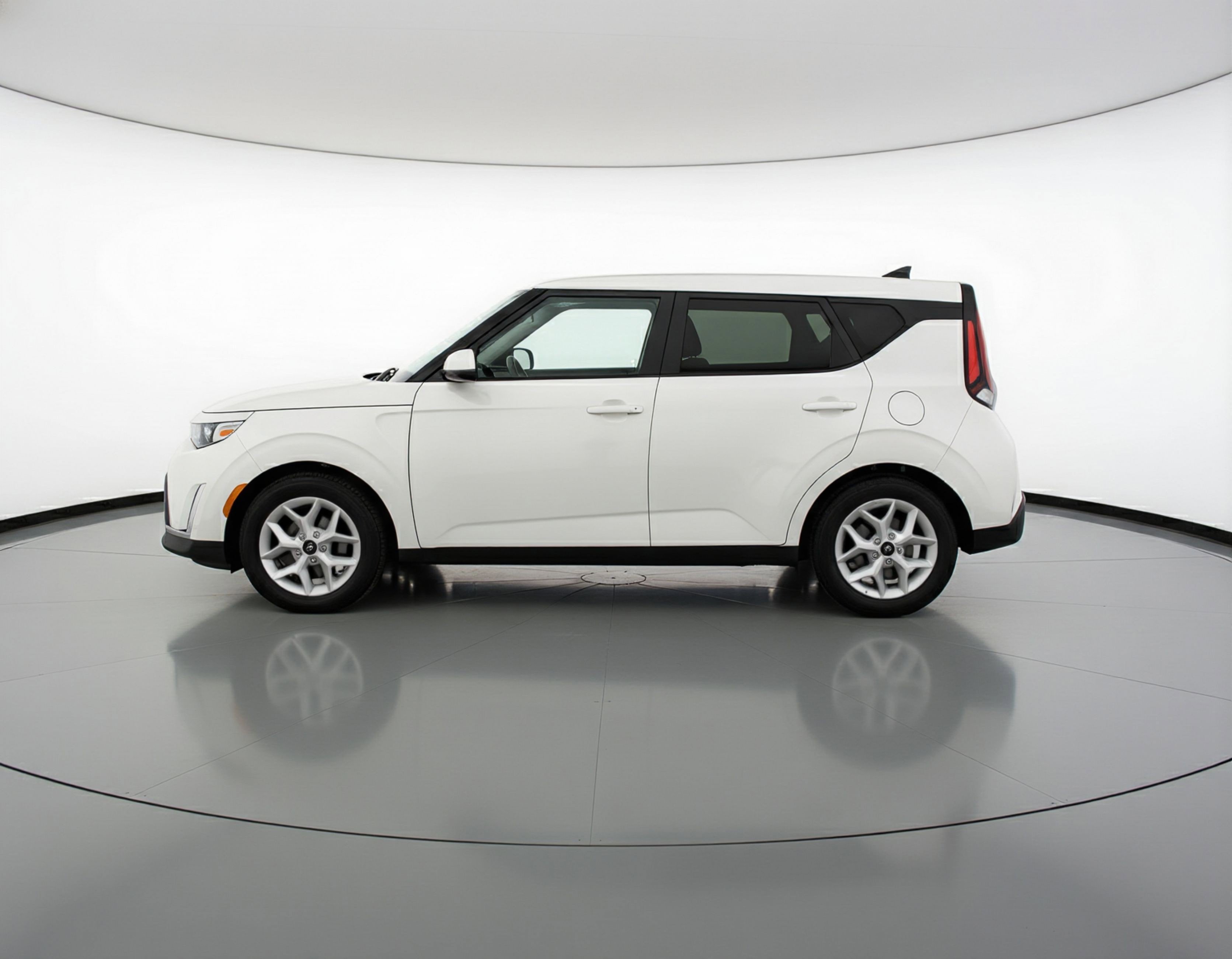 Used 2025 Kia Soul LX w/ LX Technology Package image 5