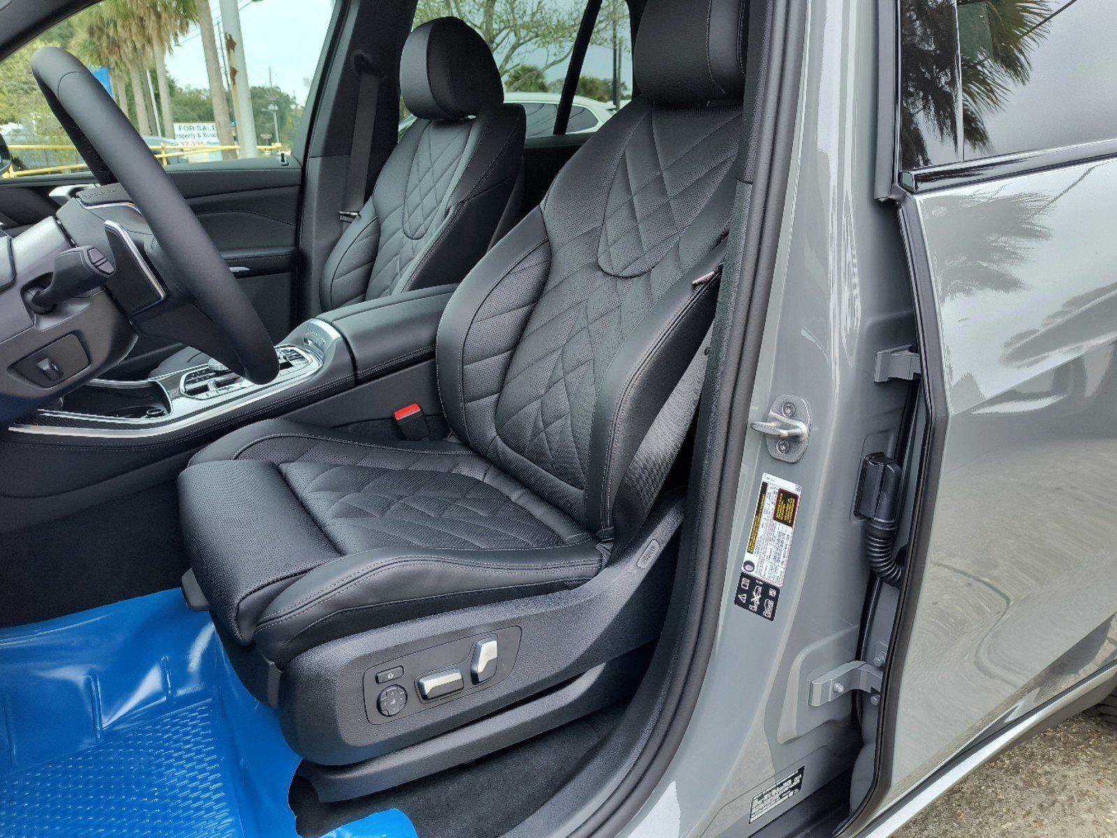 New 2025 BMW X5 xDrive40i w/ Parking Assistance Package image 7