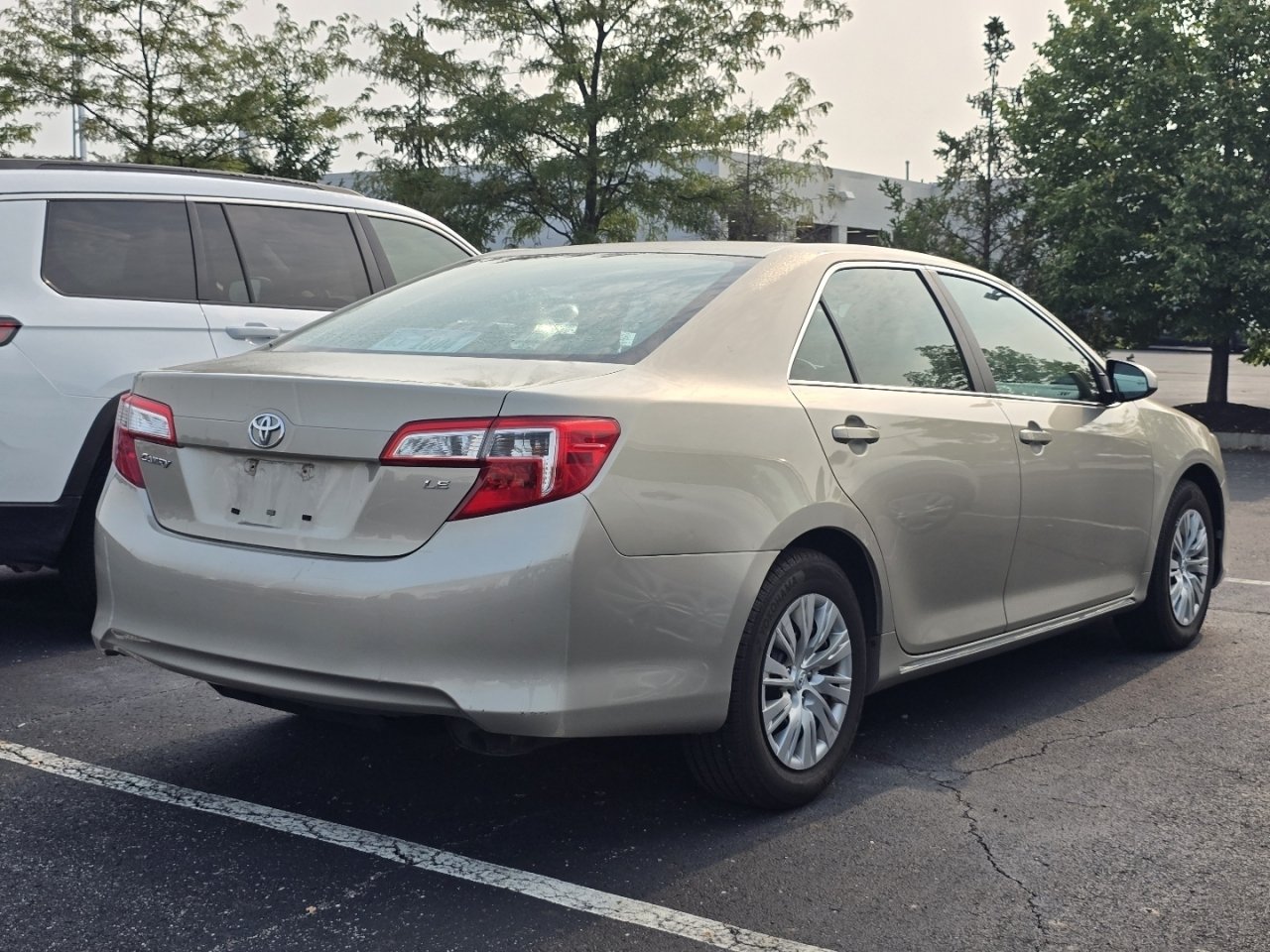 Used 2014 Toyota Camry LE FWD image 7