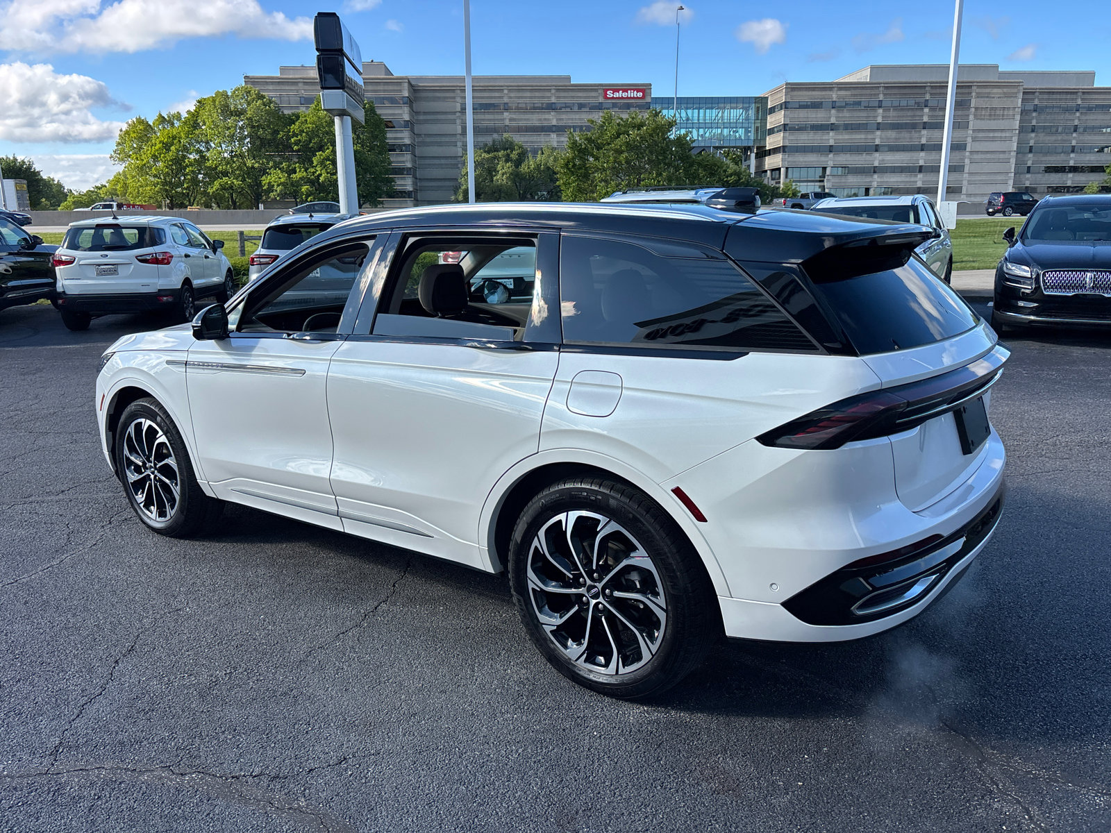 Certified 2024 Lincoln Nautilus Reserve AWD/4WD image 5