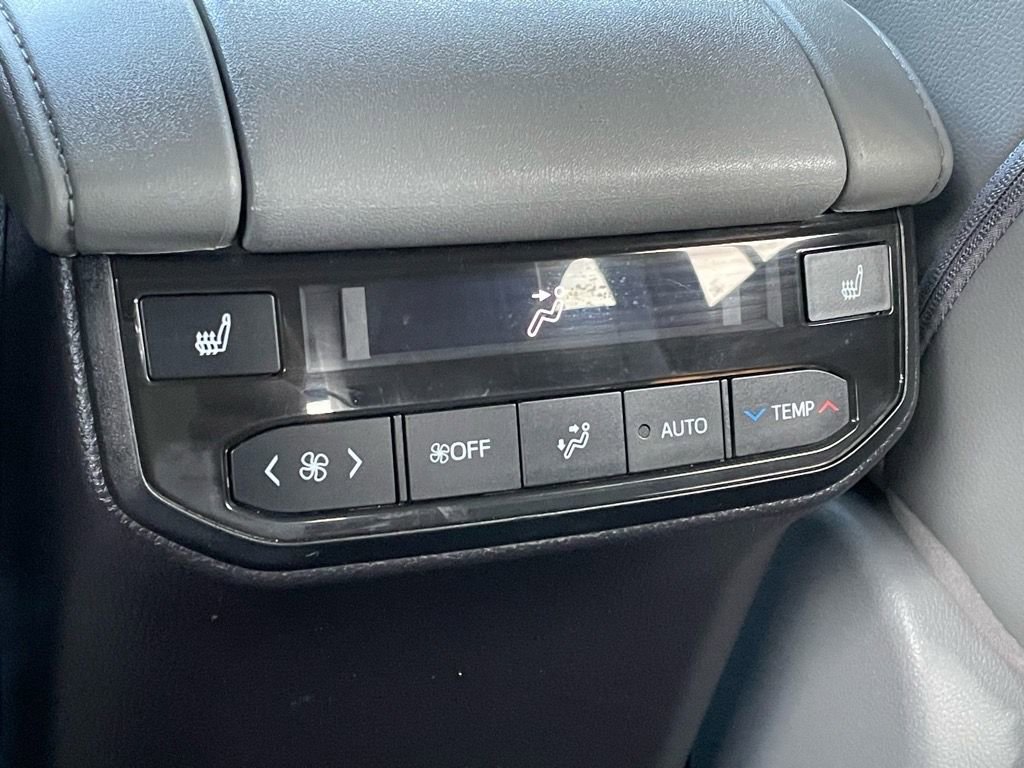 Used 2021 Toyota Highlander Platinum image 25