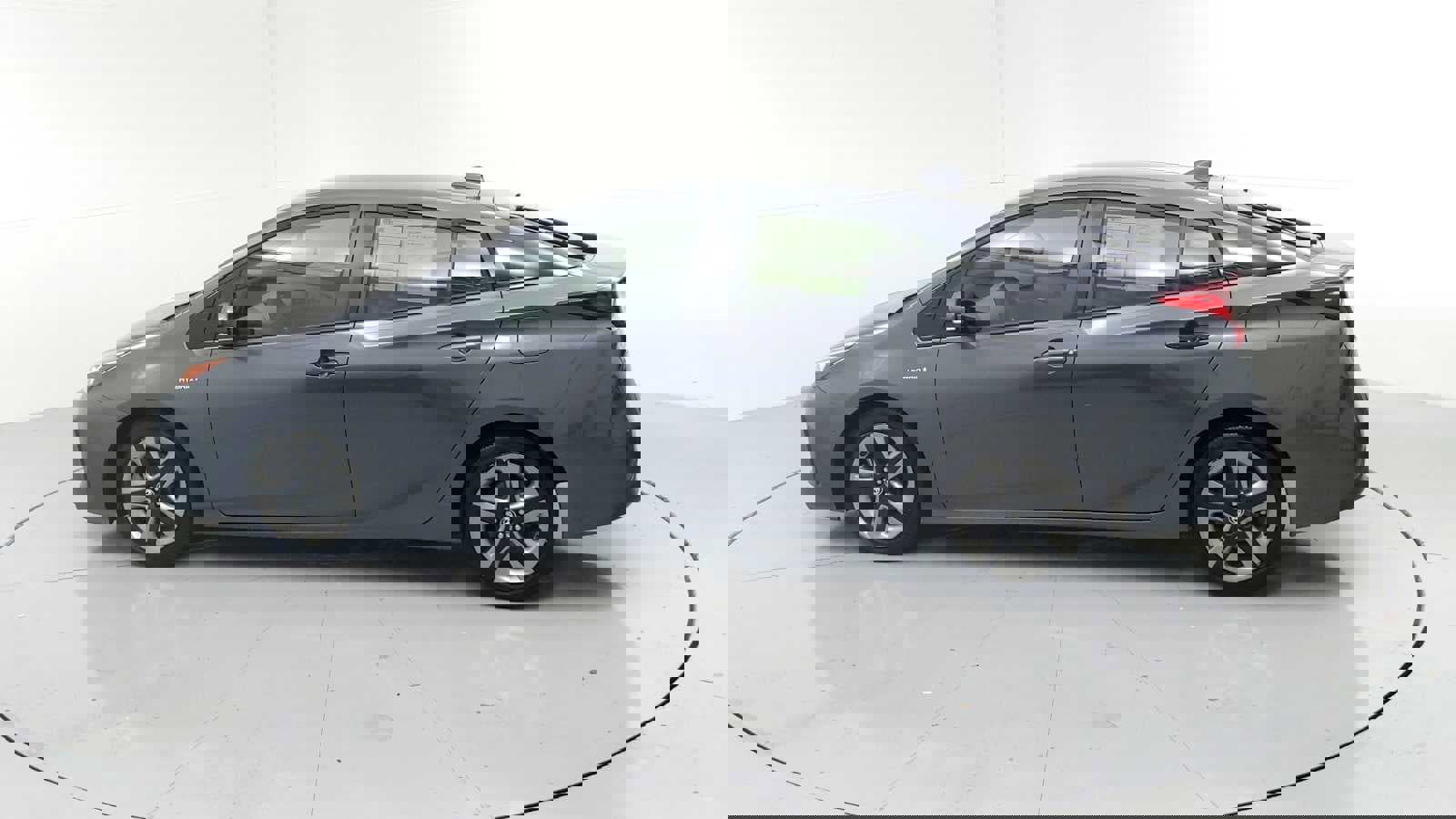 Used 2020 Toyota Prius XLE image 6