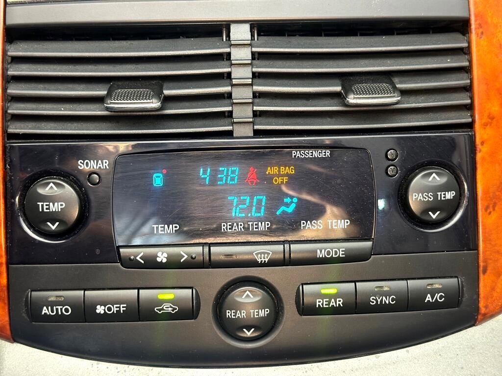 Used 2010 Toyota Sienna XLE image 22