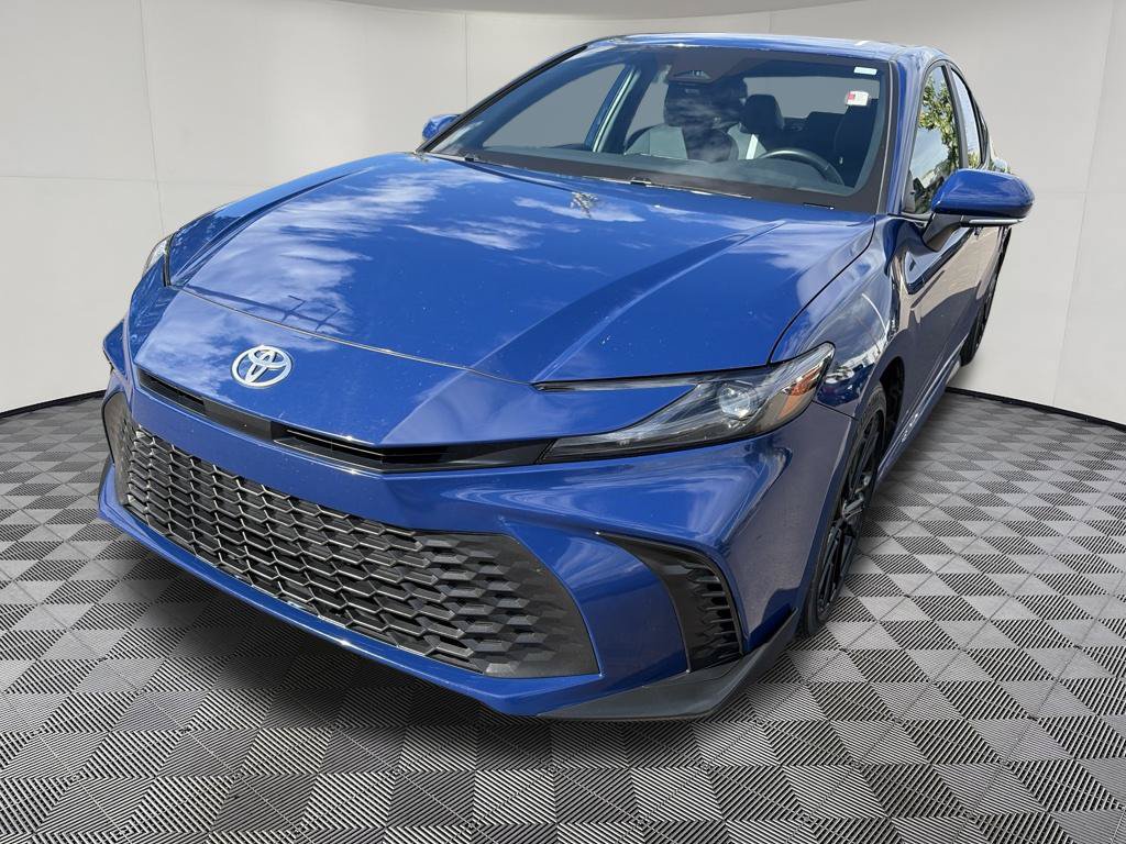Used 2025 Toyota Camry SE FWD image 3