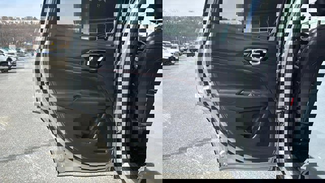 Used 2025 Jeep Compass Trailhawk w/ Trailhawk Convenience Group AWD/4WD image 26