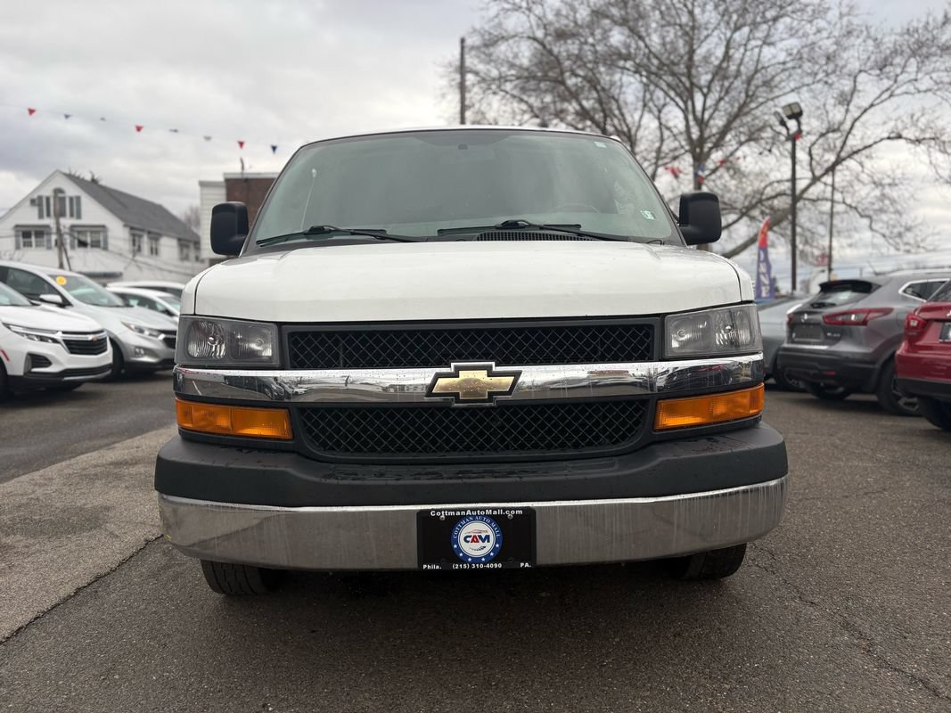 Used 2019 Chevrolet Express 3500 Extended w/ Driver Convenience Package RWD image 2