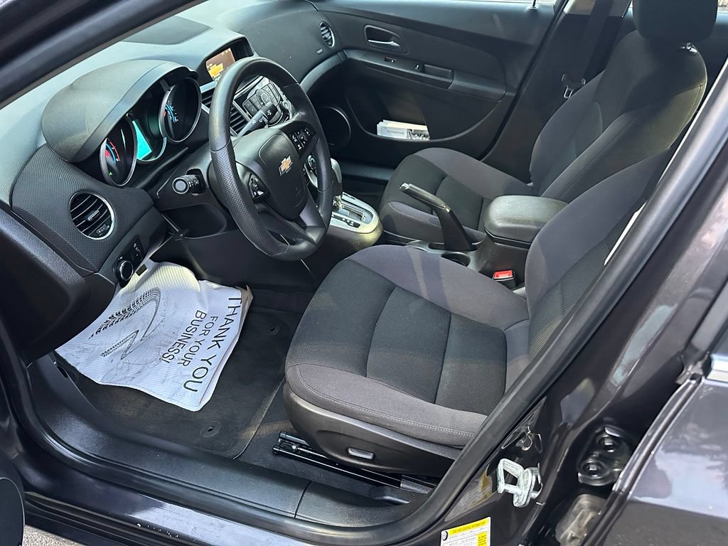 Used 2015 Chevrolet Cruze LT w/ Sun And Sound Package FWD image 9