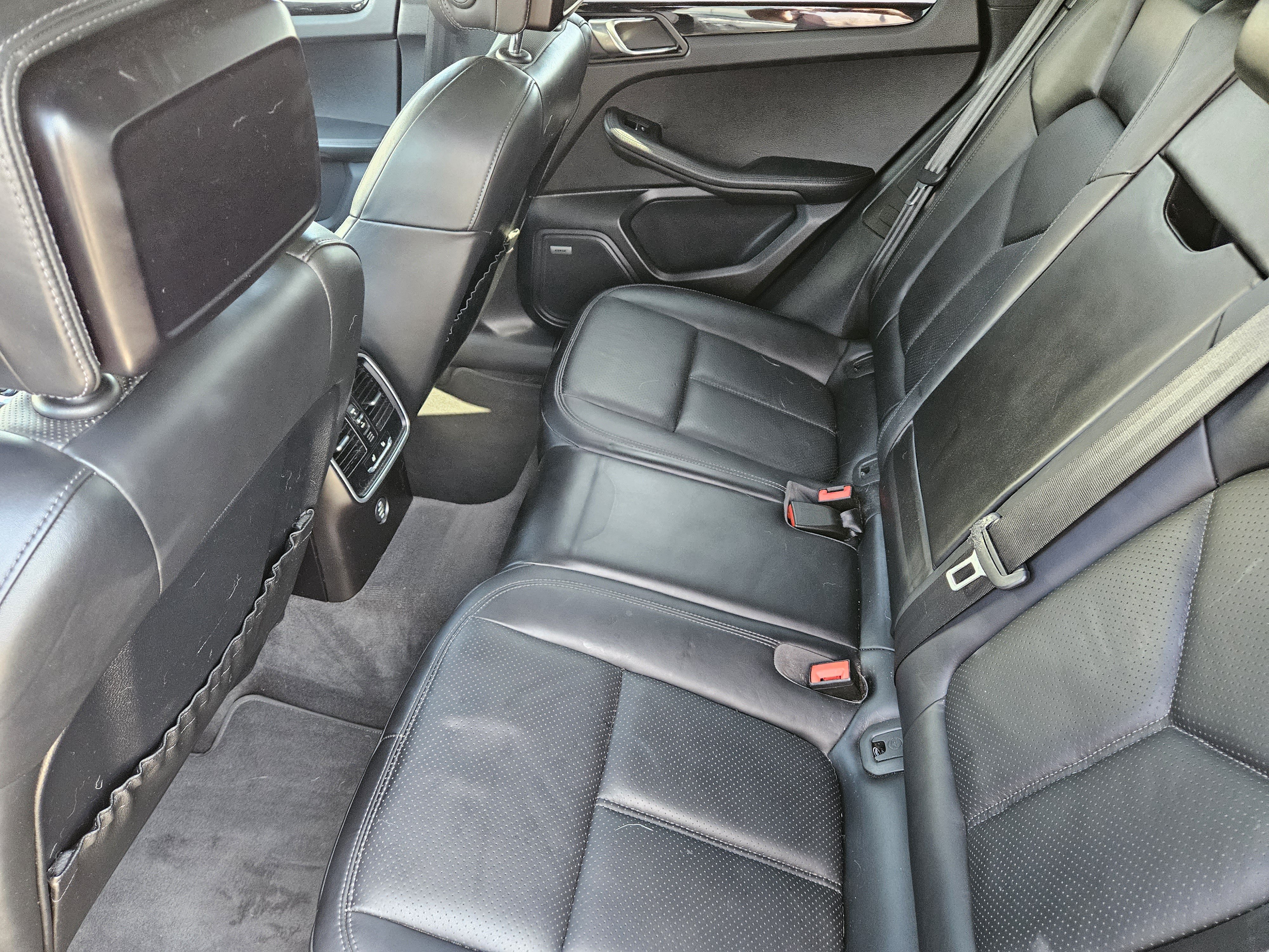 Certified 2017 Porsche Macan AWD/4WD image 28