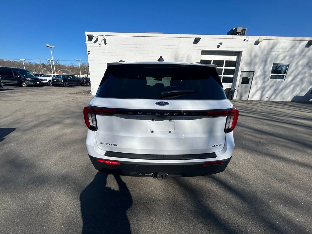 Used 2025 Ford Explorer Active AWD/4WD image 6