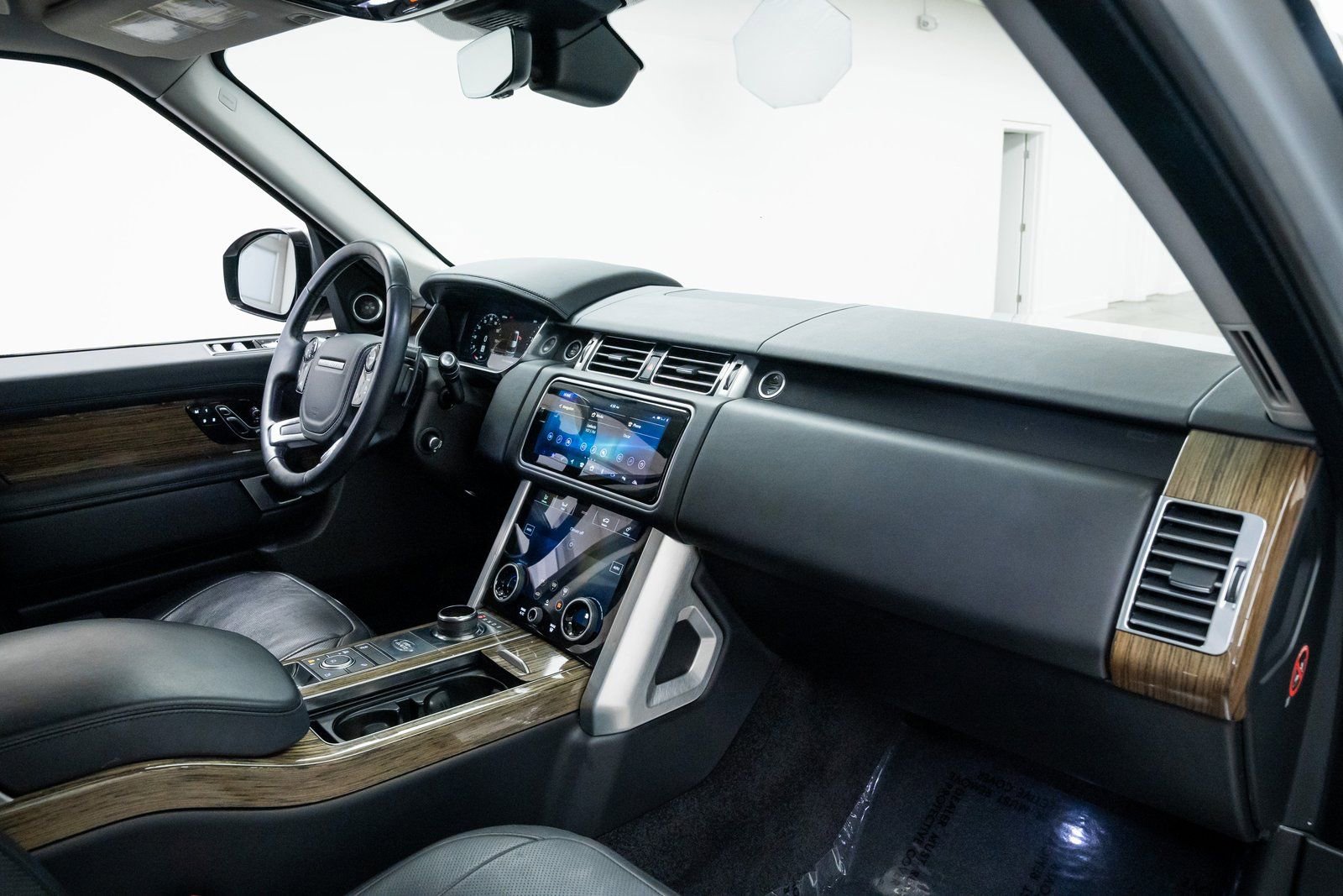 Used 2019 Land Rover Range Rover Supercharged AWD/4WD image 25