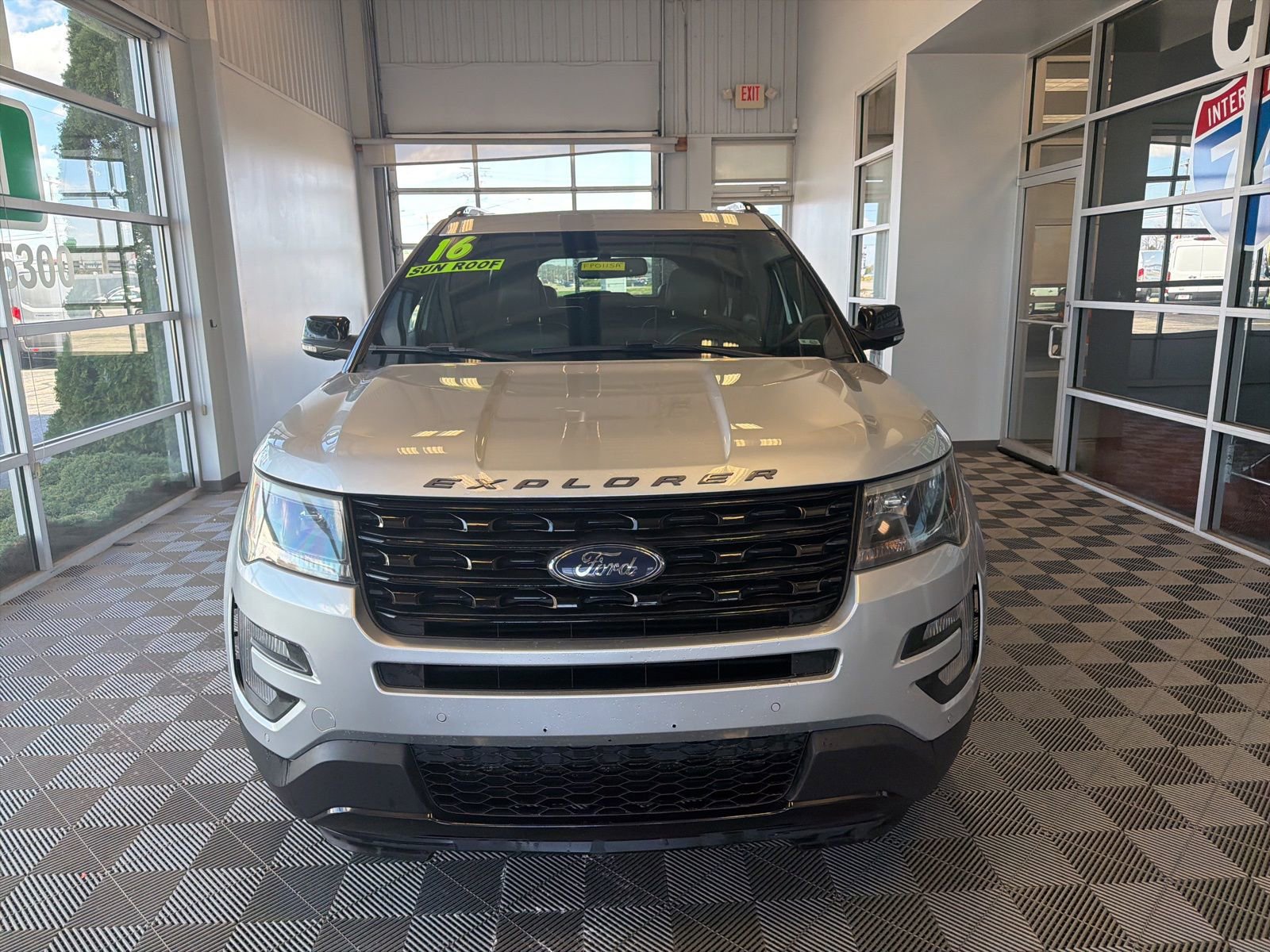 Used 2016 Ford Explorer Sport image 2