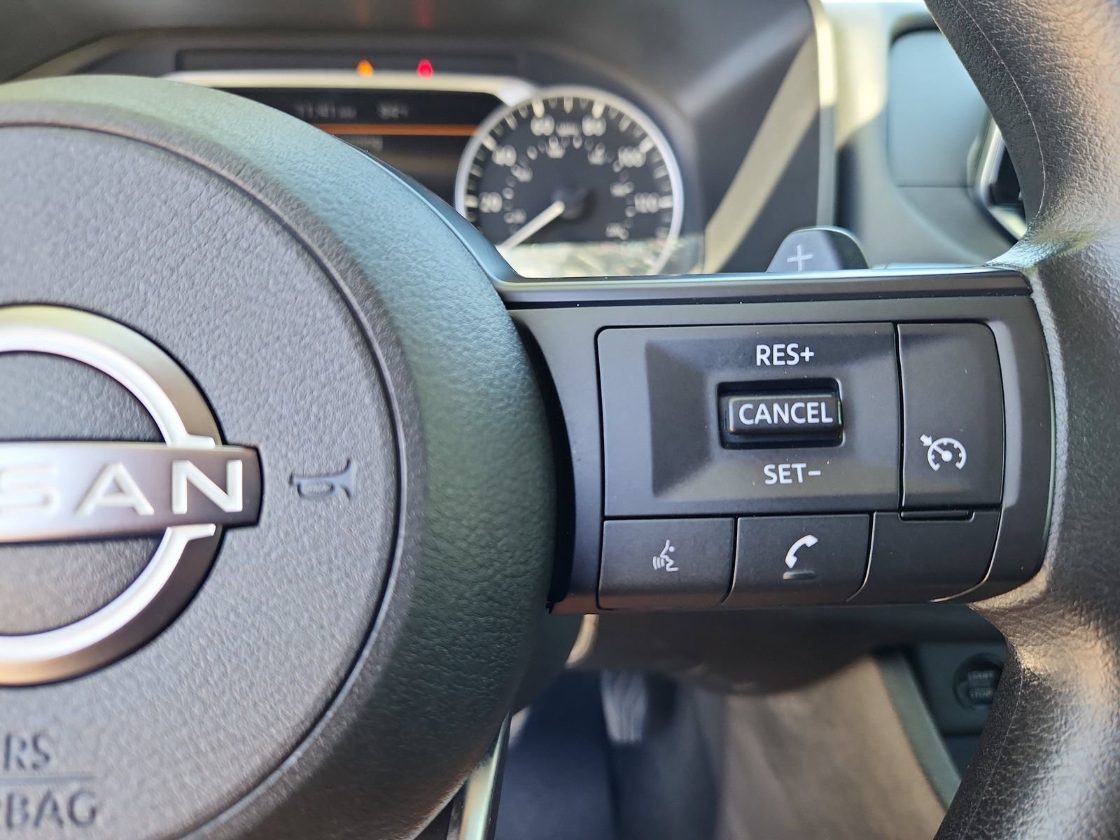 Used 2024 Nissan Rogue S AWD/4WD image 19