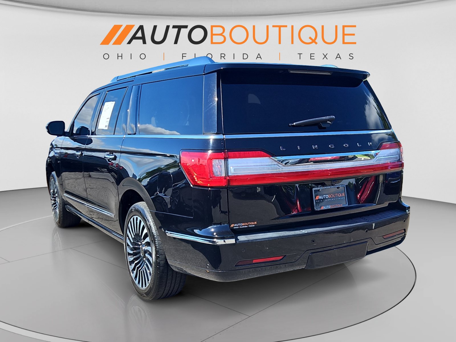 Used 2018 Lincoln Navigator L Black Label w/ Cargo Package AWD/4WD image 3