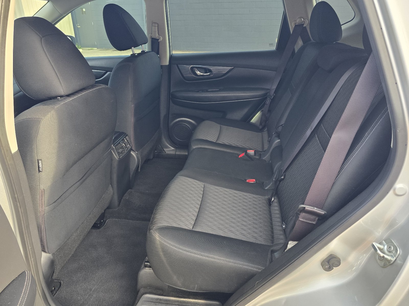 Used 2018 Nissan Rogue SV FWD image 11